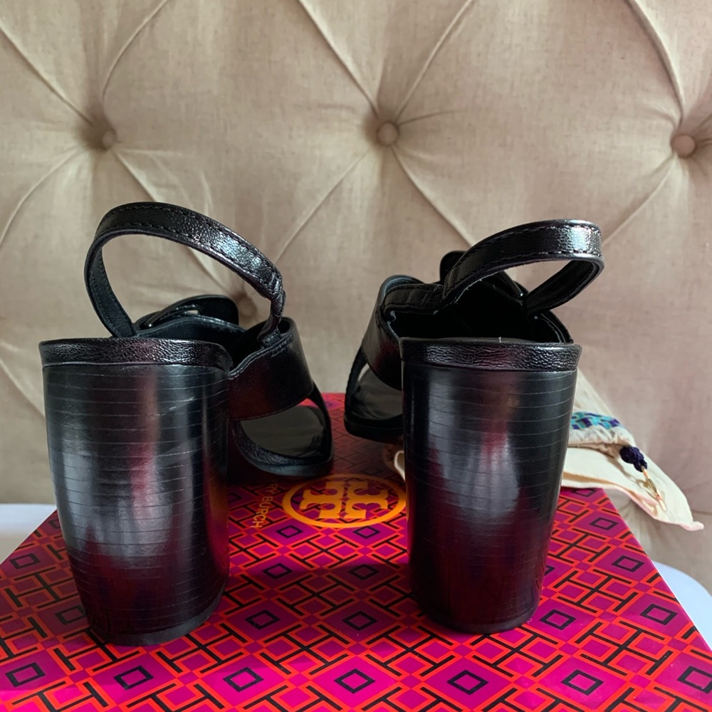 Tory Burch Banana Heel Crisscross sandal. - Picture 7 of 11